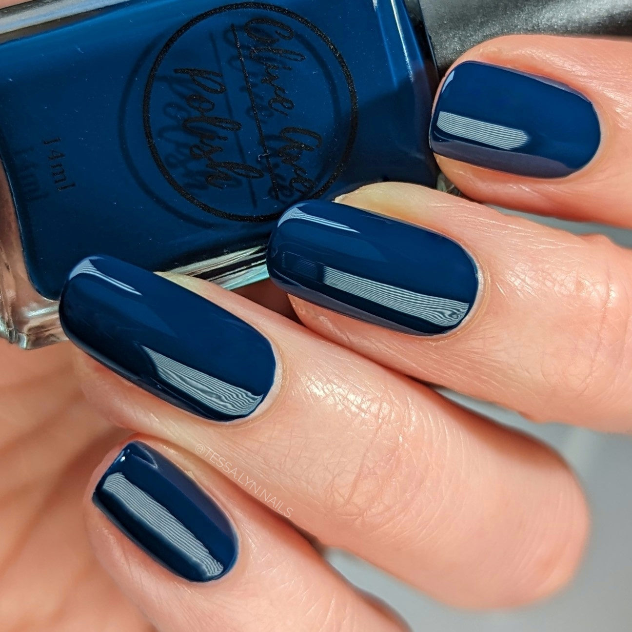 Signature | Oxford blue cream