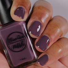 Load image into Gallery viewer, heather purple nail polish on dark skin tone