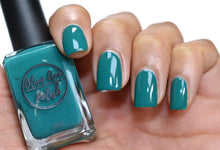 Load image into Gallery viewer, Emerald green nail polish swatch on pale skin tone